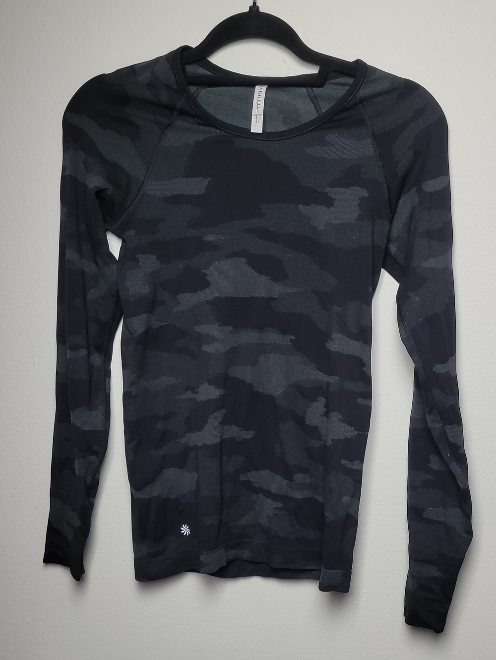 Athleta speedlight camo long sleeve shirt XS